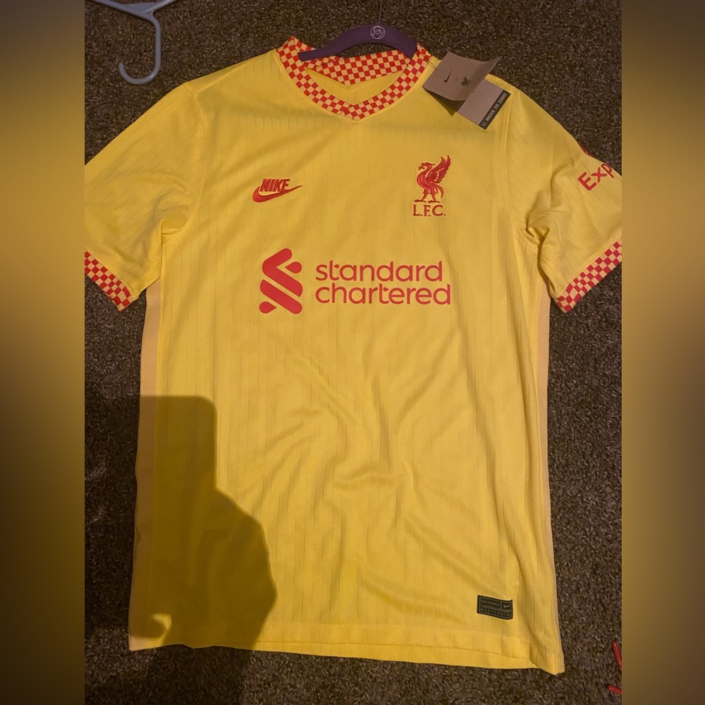 NWT nike Mens Liverpool jersey kit football